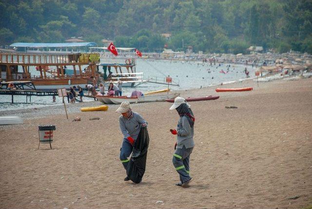 9 Günlük Tatilin Ardından Adrasan Sahili Temizlendi