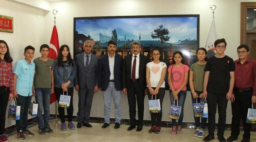 Lgs&rsquo;de Başarılı Olan &Ouml;ğrencileri Vali &Ouml;d&uuml;llendirdi