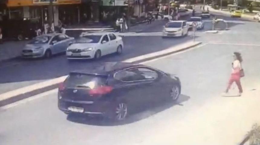 (&ouml;zel) İstanbul&rsquo;da Kadının Kafatasının Kırıldığı Feci Kaza Kamerada