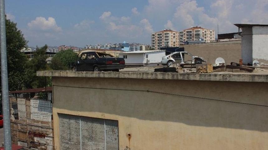 Esnaf Hırsızlardan Korkusuna, Hurda Arabaları &Ccedil;atıda Saklamaya Başladı