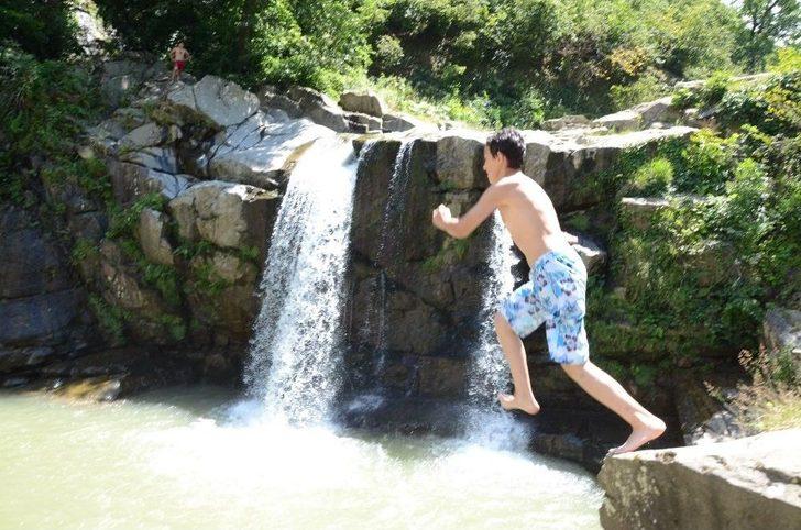 Sıcaktan Bunalanlar, Şelalelere Akın Etti G1