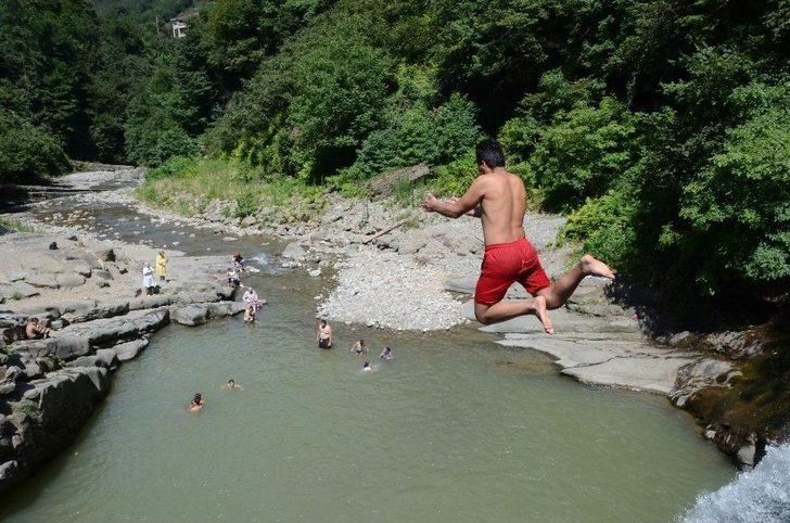 Sıcaktan Bunalanlar, Şelalelere Akın Etti G2
