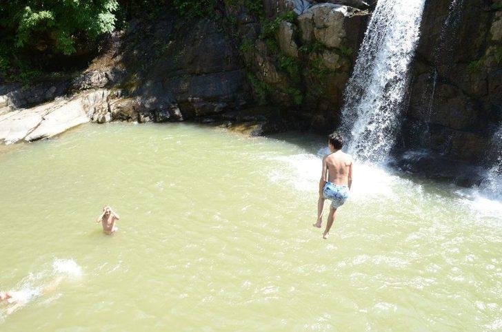 Sıcaktan Bunalanlar, Şelalelere Akın Etti G5