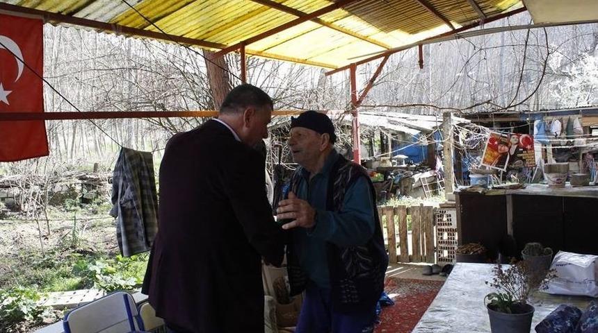 Başkan Duymuş, Hasta Ve Yaşlıları Ziyaret Etti