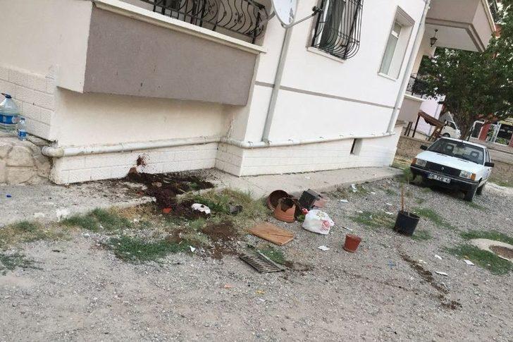 Bıçakladığı Karısını Balkondan Attı, Yetmedi Üzerine Saksı Fırlattı G3