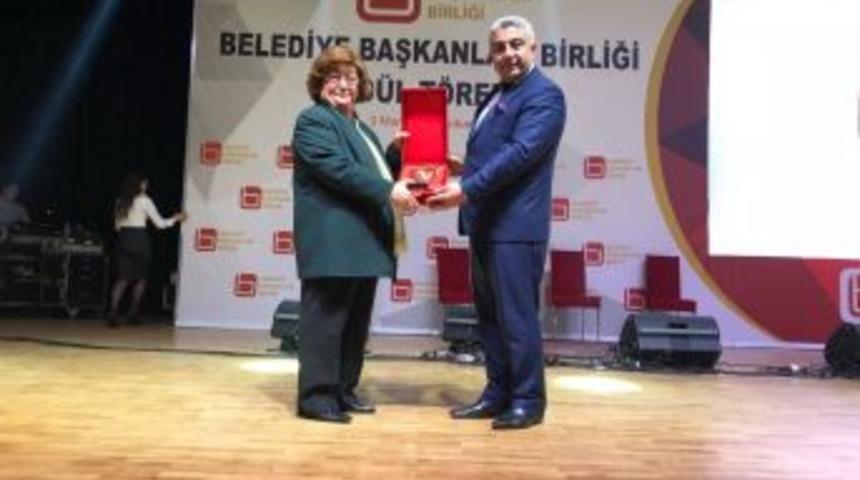 Fatih &Ccedil;alışkan&rsquo;a &lsquo;t&uuml;rkiye&rsquo;nin En Beğenilen İl&ccedil;e Belediye Başkanı&rsquo; &Ouml;d&uuml;l&uuml;