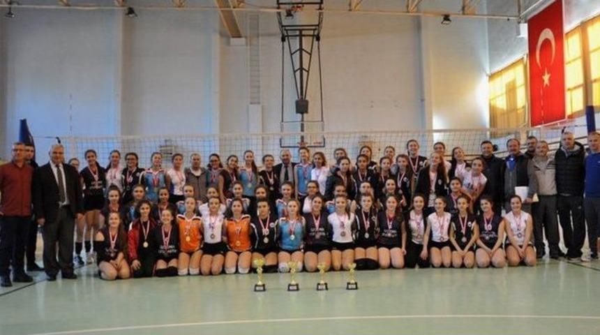 Tekirdağ&rsquo;da Yıldız Kızlar-erkekler Voleybol Turnuvaları Yapıldı