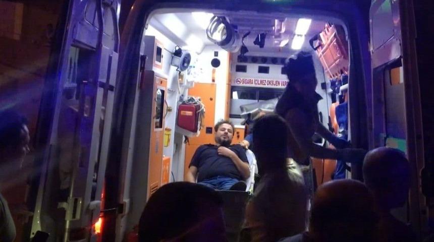 İki Otomobil &Ccedil;arpıştı 6 Yaralı