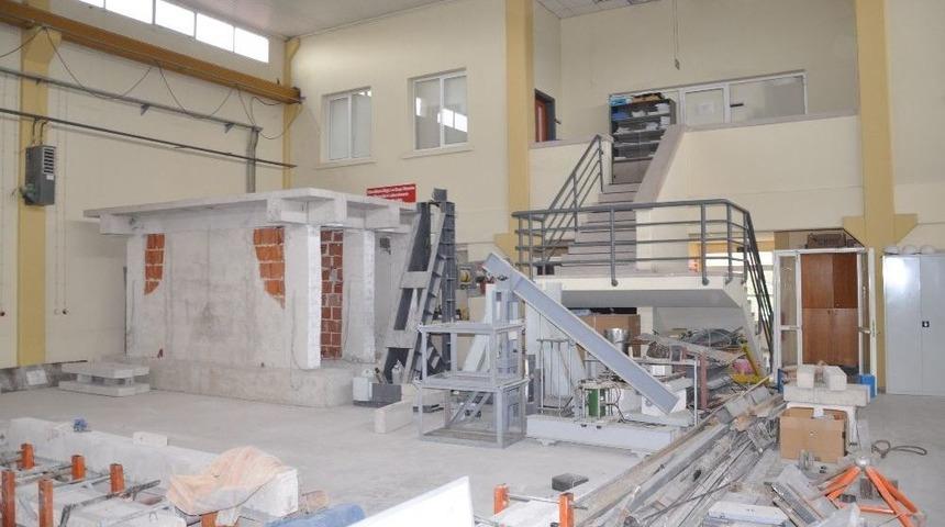 Prof. Dr. D&uuml;zg&uuml;n: "2000 Yılı &Ouml;ncesi Yapılar Risk Taşıyor&rsquo;&rsquo;