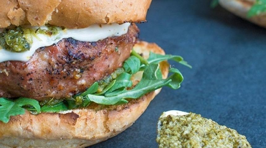Pesto Soslu Hindi Burger