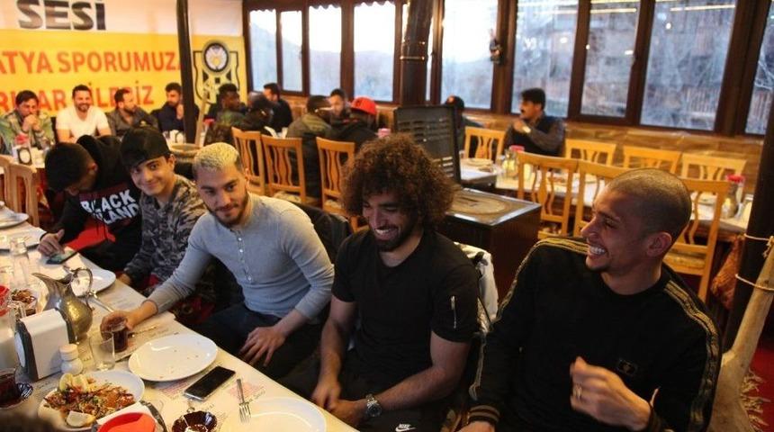 Fenerbah&ccedil;e Ma&ccedil;ı &Ouml;ncesi Malatyaspor&rsquo;a Moral Yemeği