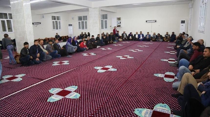 Mahalleliden Başkan Ekinci&rsquo;ye Teşekk&uuml;r Plaketi