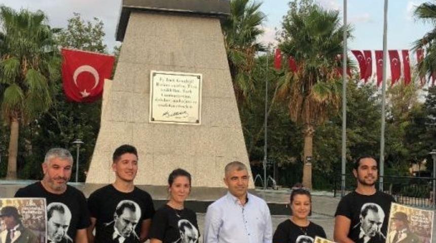 Dr. Ferhat Y&uuml;ksel 30 Ağustos&rsquo;u 10 Bin Poster Dağıtarak Kutladı