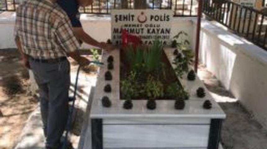 Tut Polisi Şehitliklerin Bakımını Yaptı