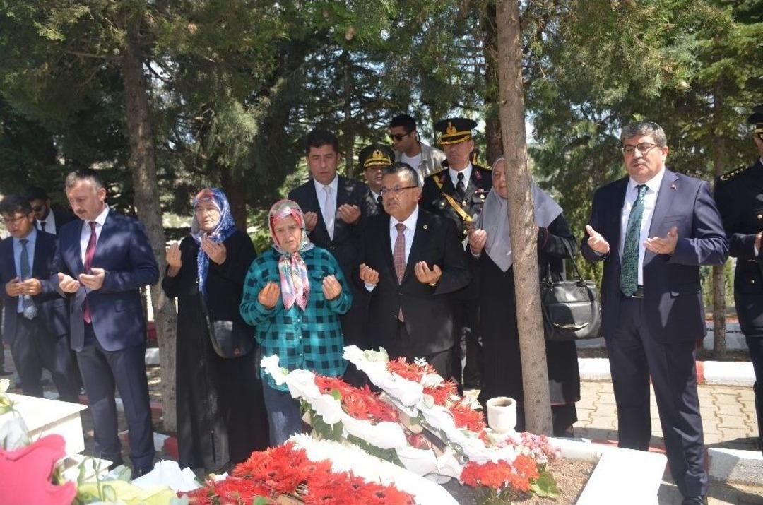 Protokol &Uuml;yelerinden Şehitlik Ziyareti