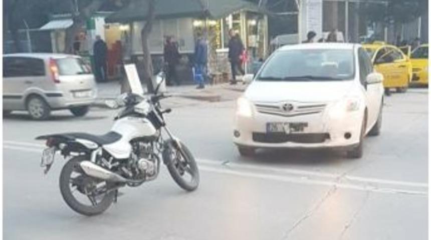 Motosiklet İle Otomobil &Ccedil;arpıştı