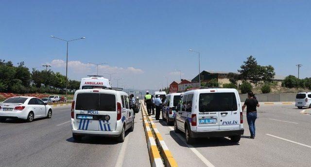 ‘dur’ İhtarına Uymayarak Kaçan Otomobil Lastiklerini Patlatılarak Durduruldu