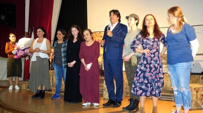 "nereye Gitti B&uuml;t&uuml;n &Ccedil;i&ccedil;ekler" Fo&ccedil;a&rsquo;da Sergilendi