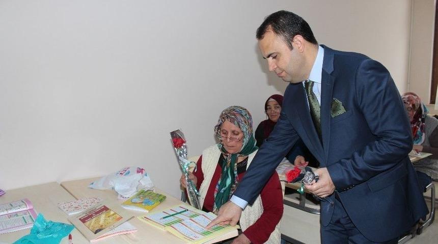 G&ouml;rele&rsquo;de Okuma Yazma &Ouml;ğrenene Ev Eşyası Hediye