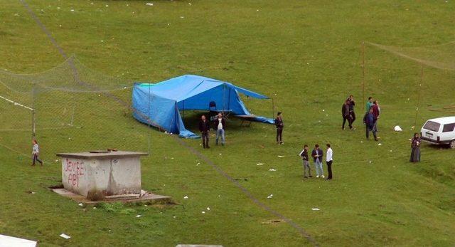 Şenliği Fırsat Bilen Kumarcılar Kumar Çadırı Kurdu