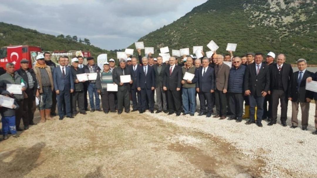 Kuşadası&rsquo;nda Aşılanan Yabani Zeytin Fidanlarının Dağıtımı Yapıldı