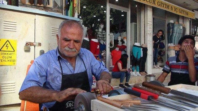 (özel) Kurban Bıçakları Bileniyor