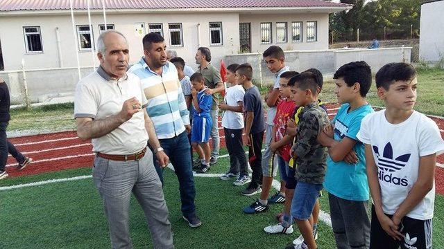 Bursa Muş İlder’den Hasköylü Sporculara Malzeme Desteği