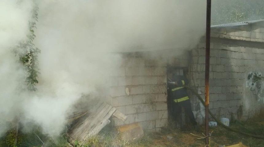 Kış İ&ccedil;in Biriktirdiği 3 Ton Odunu Yandı