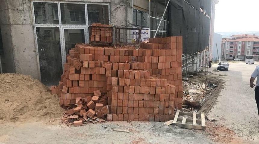 Zabıta Ekiplerinden G&uuml;venliği Hi&ccedil;e Sayan İnşaatlara Yaptırım