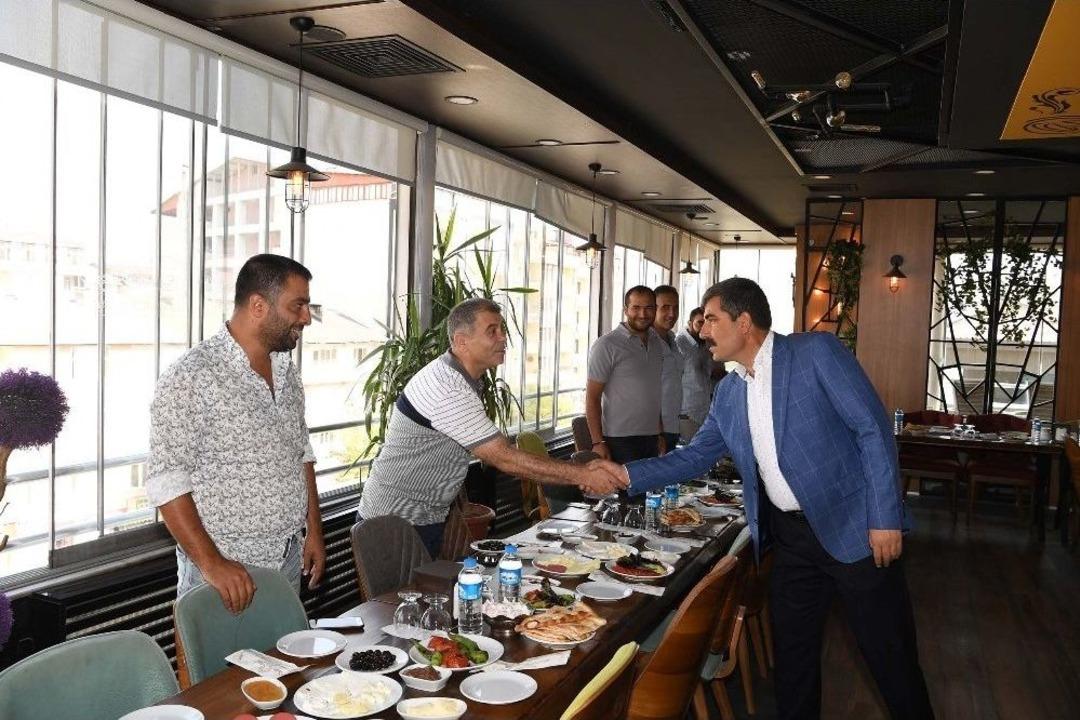 Başkan Asya, Y&uuml;klenici Firma Yetkilileriyle Bir Araya Geldi