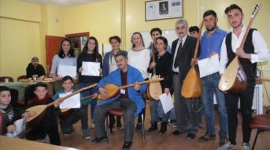 &Ccedil;ıldır&rsquo;da Saz Kursu Kursiyerleri Sertifikalarını Aldı