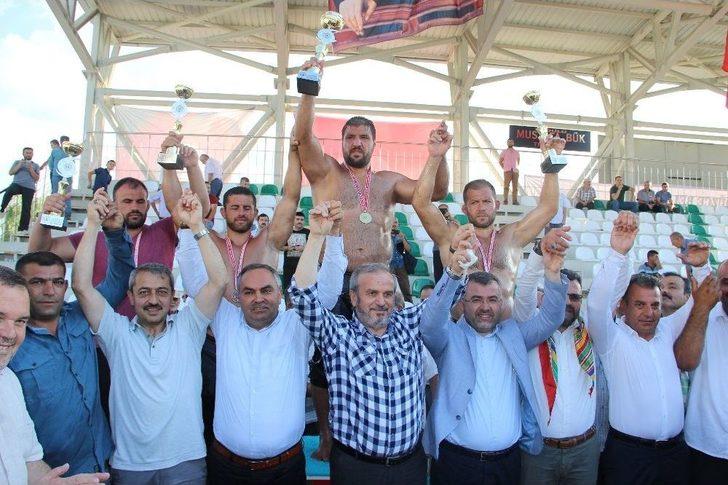 Düzce Yağlı Güreşleri Başpehlivanı Recep Kara Oldu G1