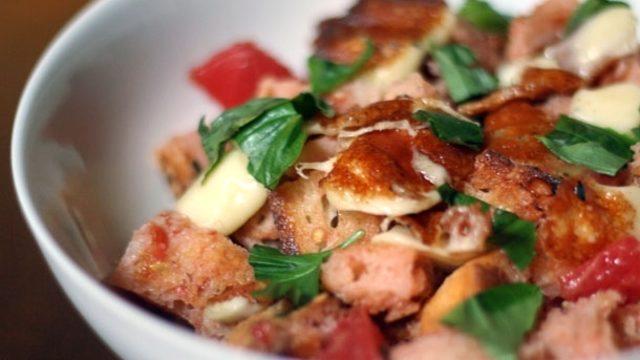 Peynirli  Domatesli Yaz Salatası