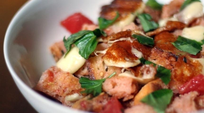 Peynirli  Domatesli Yaz Salatası