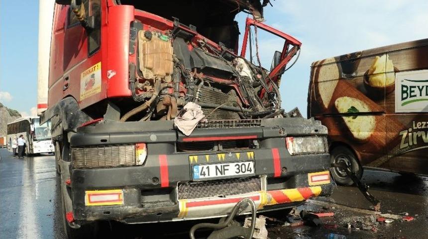 Telefonla Video Çekerken Kazayı Kaydetti