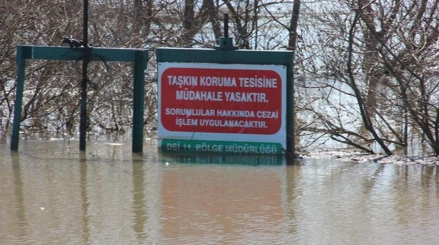 Tunca Nehri&rsquo;nin Debisi D&uuml;ş&uuml;şe Ge&ccedil;ti
