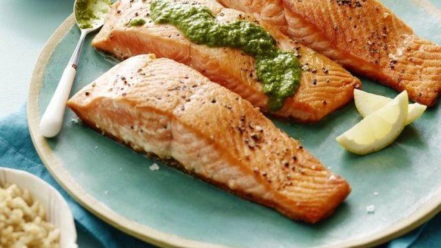 Tavada Pesto Soslu Somon