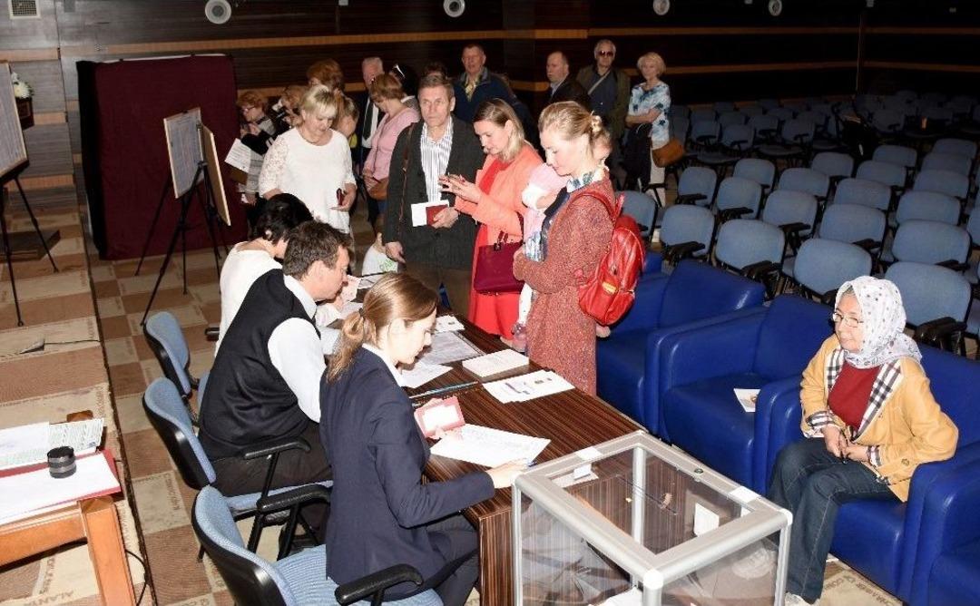 Ruslar Sandık Başında