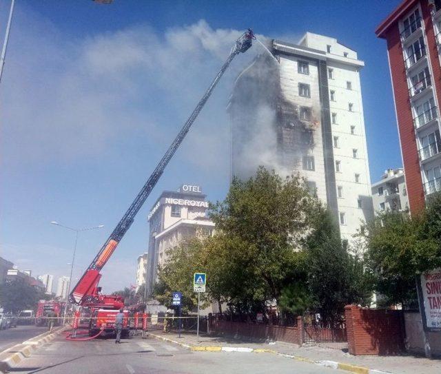 Ataşehir’de 9 Katlı İş Merkezinde Yangın