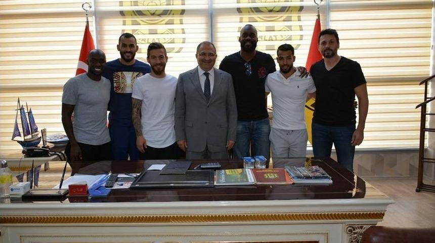 Vali Kaban Ve Emniyet M&uuml;d&uuml;r&uuml; Urhal&rsquo;dan Moral Ziyareti