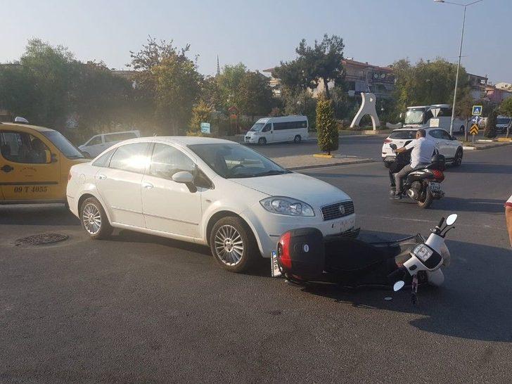 Evin Duvarına Çarpan Sürücü Aracını Bırakıp Kaçtı G2