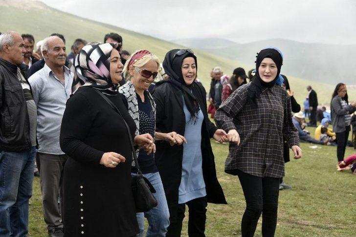 Teröre İnat Binlerce Kişi 173.güvende Yayla Şenliğinde Buluştu G3