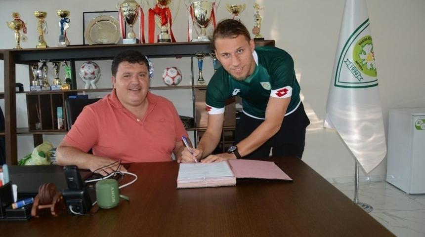 Manisa Bbsk Golcü Yaser’i Renklerine Bağladı