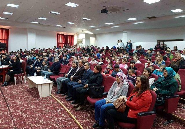 İstiklal Marşı’nı Okurken Gözyaşlarına Boğuldular