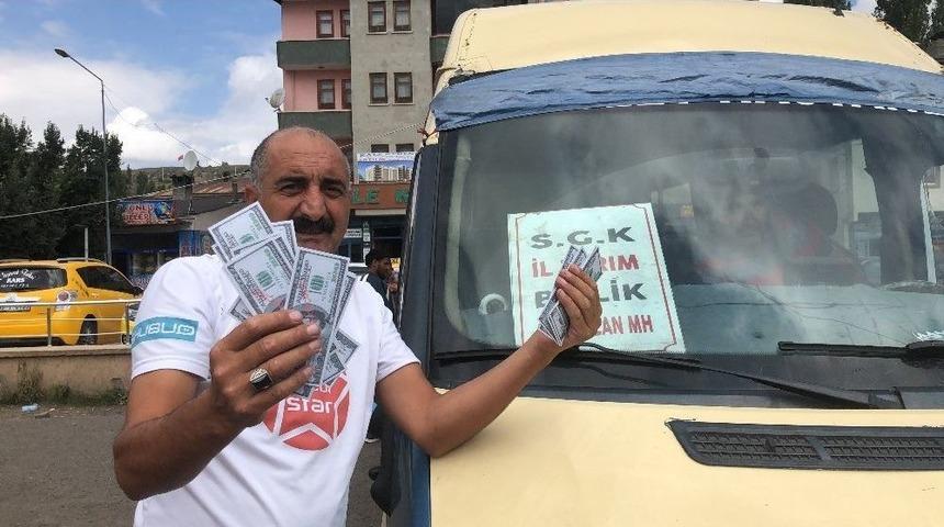 Dolmuş&ccedil;ular Dolar Bozduran Vatandaşlardan Bayrama Kadar &Uuml;cret Almayacak
