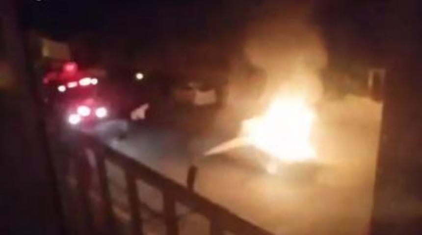 Otomobil Kaza Sonrası Alev Topuna D&ouml;nd&uuml;