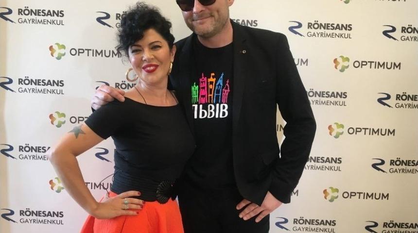 Tuna Kiremit&ccedil;i Ve &Ouml;zge Fışkın &lsquo;bah&ccedil;e Konserleri&rsquo;nde Coşturdu