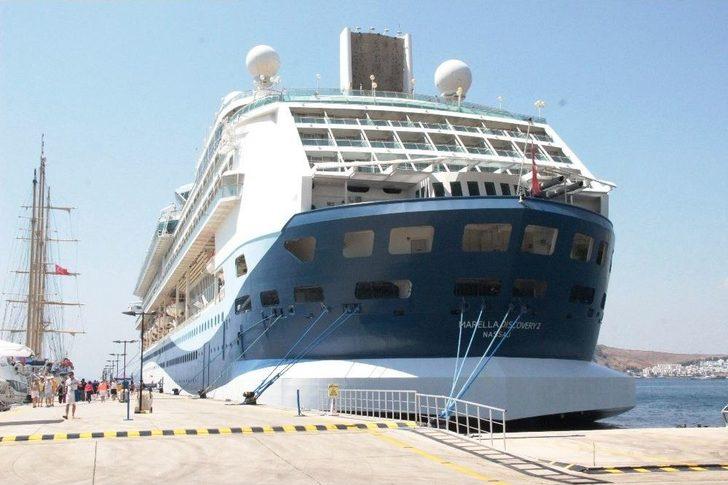 Bodrum’a İki Gemi Dolusu Turist Geldi G4