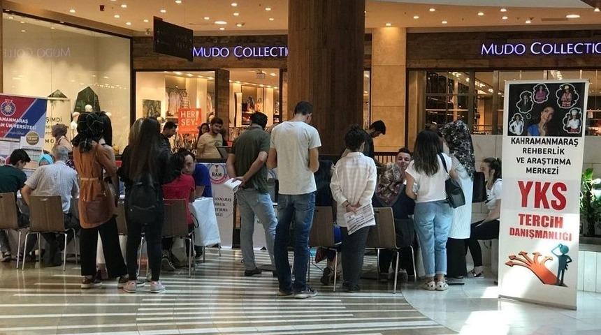 Y&uuml;zlerce &Uuml;niversiteli Adayı, Tercihini Piazza&rsquo;da Yaptı