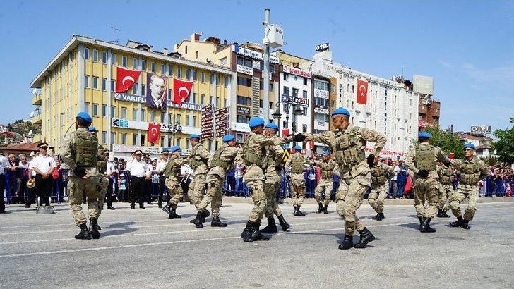 Komandoların Zeybek Oyunu, Zafer Bayramı’na Damga Vurdu G2
